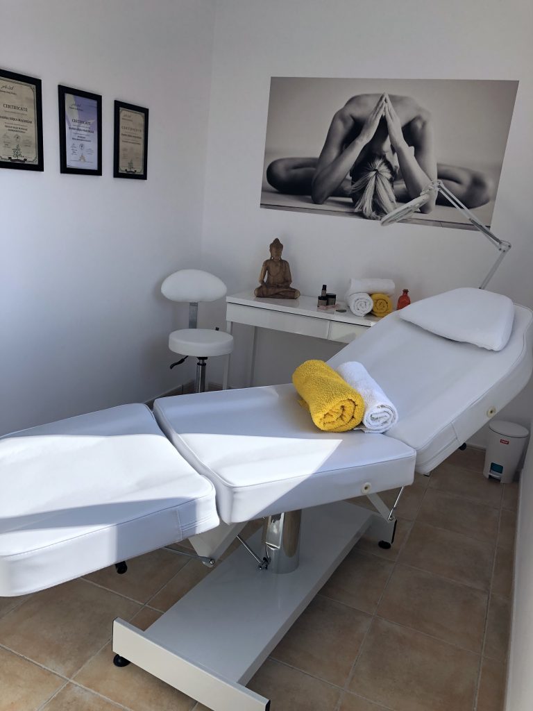 Sala de terapia facial natural Kobido y Ayurveda masaje y cosmética