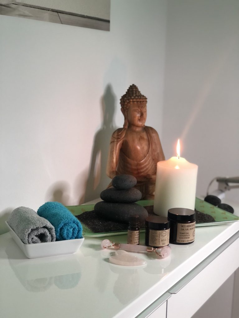 Sala de terapia facial natural Kobido y Ayurveda masaje y cosmética